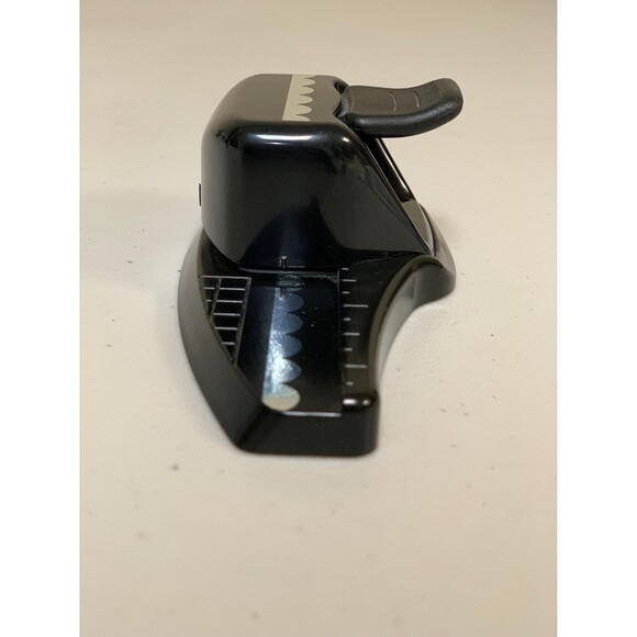 Stampin Up! Retired Scallop Edge Border Punch Craft Card Cutter Scrapbook Banner - Picture 3 of 9